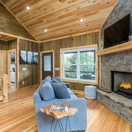 The Llaguna Lodge - New Cabin, Sleeps 10, Fire Pit, Hot Tub, In Blue Ridge , Ga Экстерьер фото