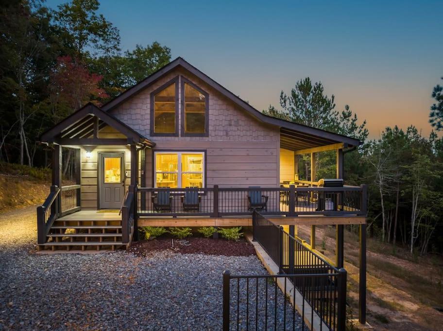 The Llaguna Lodge - New Cabin, Sleeps 10, Fire Pit, Hot Tub, In Blue Ridge , Ga Экстерьер фото