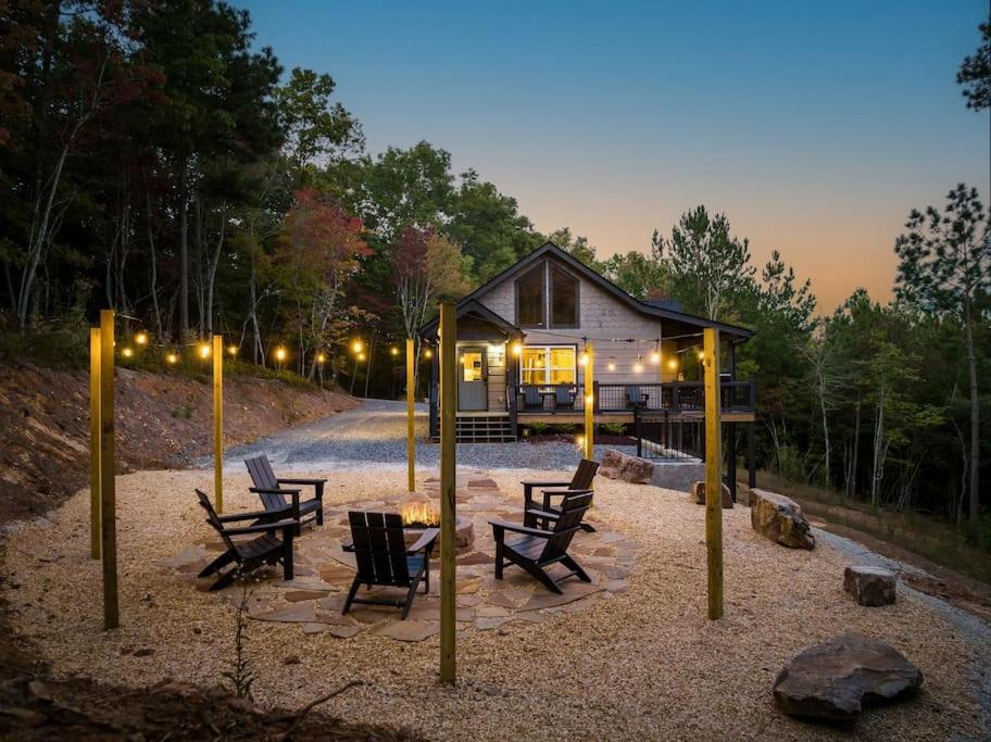 The Llaguna Lodge - New Cabin, Sleeps 10, Fire Pit, Hot Tub, In Blue Ridge , Ga Экстерьер фото