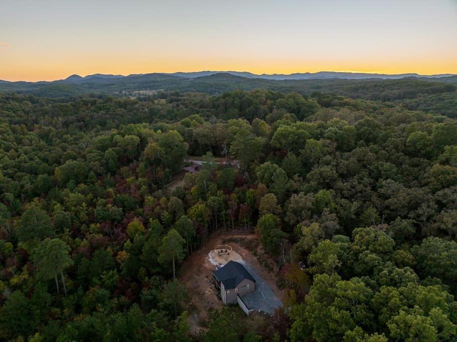 The Llaguna Lodge - New Cabin, Sleeps 10, Fire Pit, Hot Tub, In Blue Ridge , Ga Экстерьер фото
