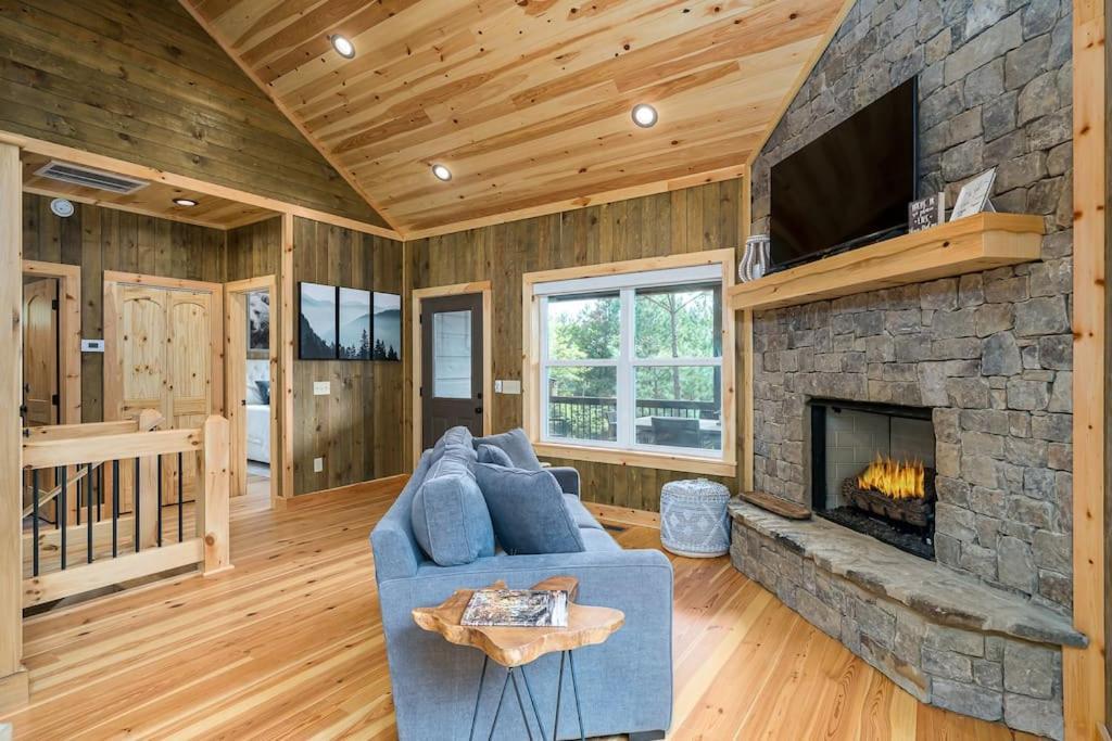 The Llaguna Lodge - New Cabin, Sleeps 10, Fire Pit, Hot Tub, In Blue Ridge , Ga Экстерьер фото