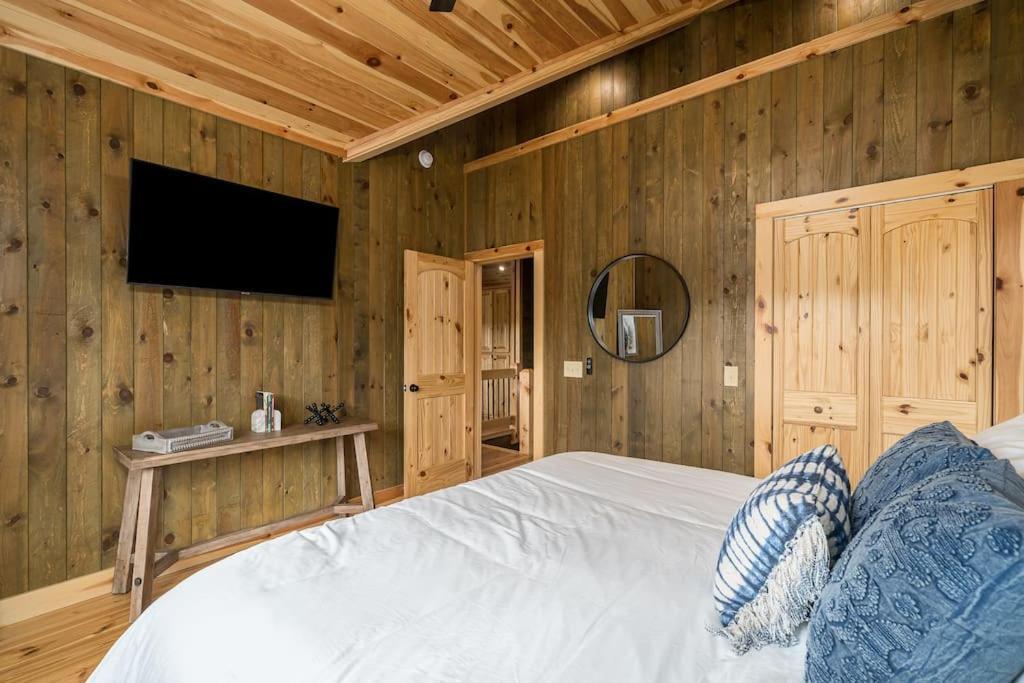 The Llaguna Lodge - New Cabin, Sleeps 10, Fire Pit, Hot Tub, In Blue Ridge , Ga Экстерьер фото