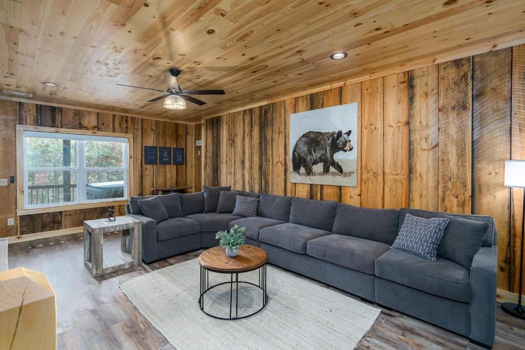 The Llaguna Lodge - New Cabin, Sleeps 10, Fire Pit, Hot Tub, In Blue Ridge , Ga Экстерьер фото